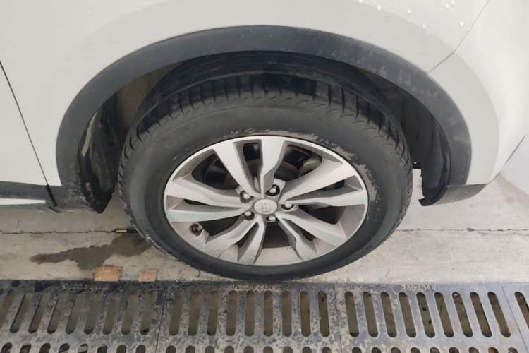 Used Geely Auto Emgrand X7 Sport 2016 1.8TD Automatic ZhiShang Model Right Front Wheel Hub
