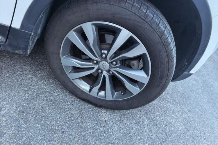 Used Geely Auto Emgrand X7 Sport 2016 1.8TD Automatic All-Wheel Drive Smart Version Right Front Wheel Hub
