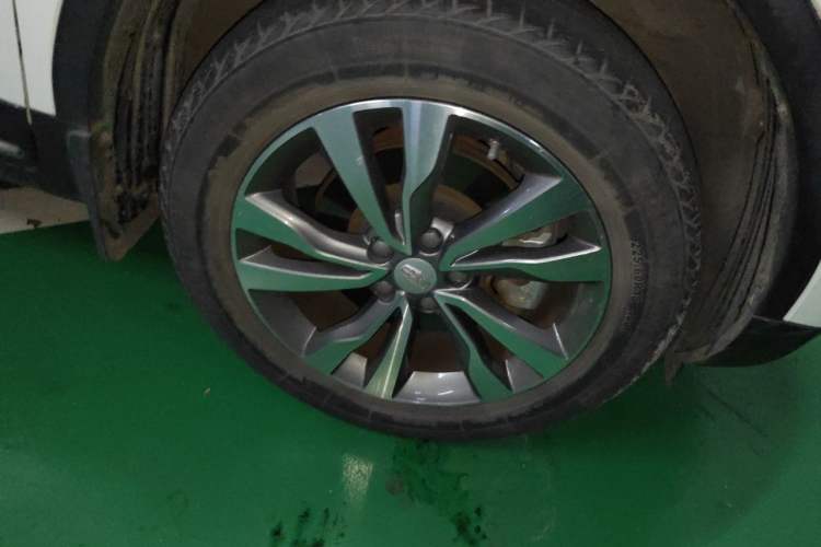 Used Geely Auto Emgrand X7 Sport 2016 1.8TD Automatic Smart Connectivity Version Right Front Wheel Hub