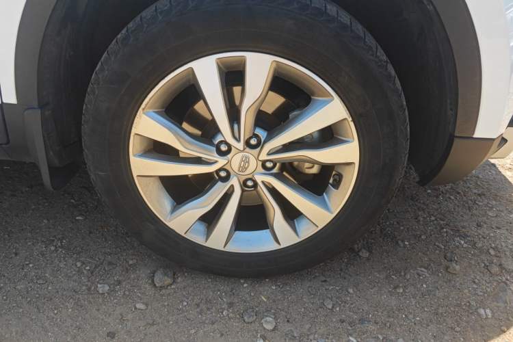 Used Geely Auto Emgrand X7 Sport 2016 1.8TD Automatic ZhiZun Version Right Front Wheel Hub