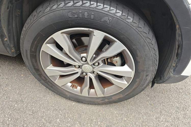 Used Geely Auto Emgrand X7 Sport 2016 1.8TD Automatic Smart Model Right Front Wheel Hub