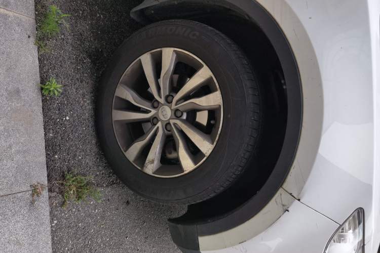Used Geely Auto Emgrand X7 Sport 2016 1.8TD Automatic Smart Connectivity Version Right Front Wheel Hub