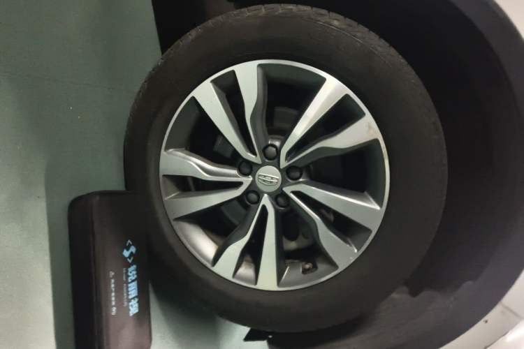 Used Geely Auto Emgrand X7 Sport 2016 1.8TD Automatic Smart Connectivity Version Right Front Wheel Hub