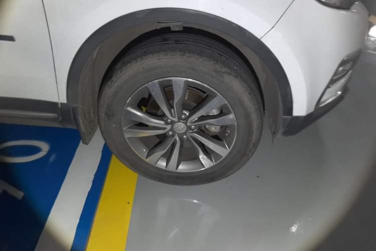 Used Geely Auto Emgrand X7 Sport 2016 1.8TD Automatic Smart Model Right Front Wheel Hub
