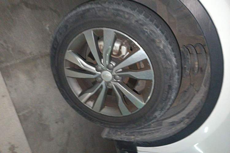 Used Geely Auto Emgrand X7 Sport 2016 1.8TD Automatic Smart Connectivity Version Right Front Wheel Hub