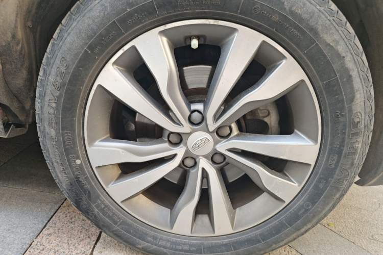 Used Geely Auto Emgrand X7 Sport 2016 1.8TD Automatic ZhiShang Model Right Front Wheel Hub