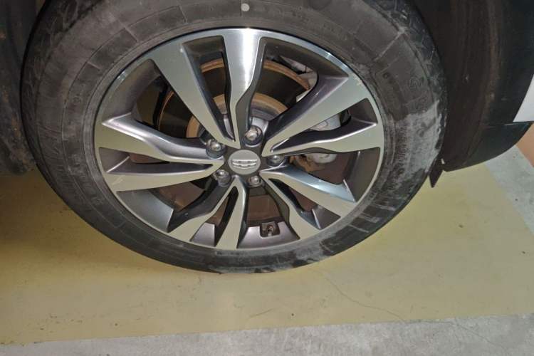 Used Geely Auto Emgrand X7 Sport 2016 1.8TD Automatic ZhiZun Version Right Front Wheel Hub