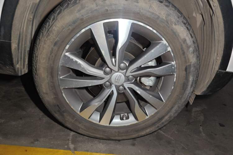 Used Geely Auto Emgrand X7 Sport 2016 1.8TD Automatic Smart Connectivity Version Right Front Wheel Hub