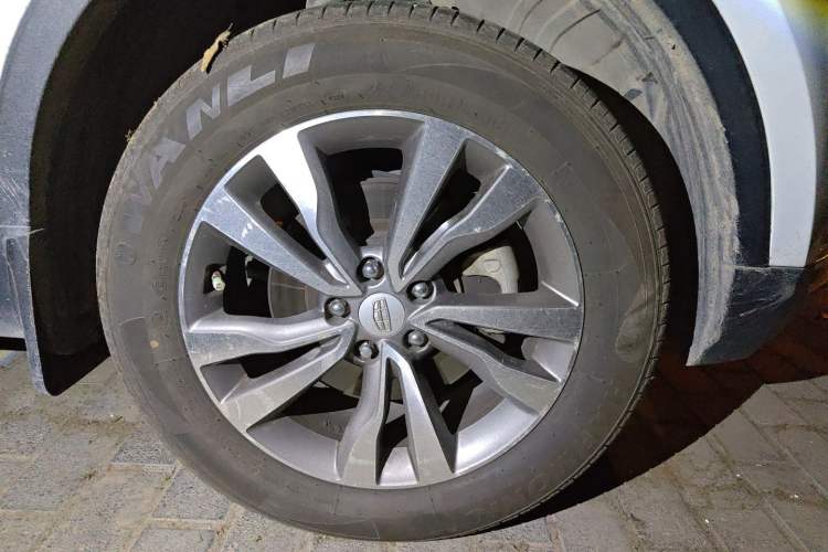 Used Geely Auto Emgrand X7 Sport 2016 1.8TD Automatic Smart Model Right Front Wheel Hub