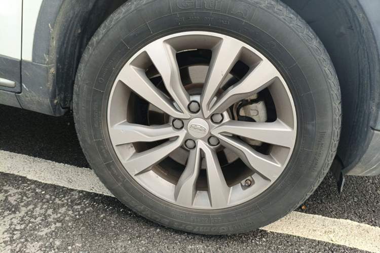 Used Geely Auto Emgrand X7 Sport 2016 1.8TD Automatic Smart Connectivity Version Right Front Wheel Hub