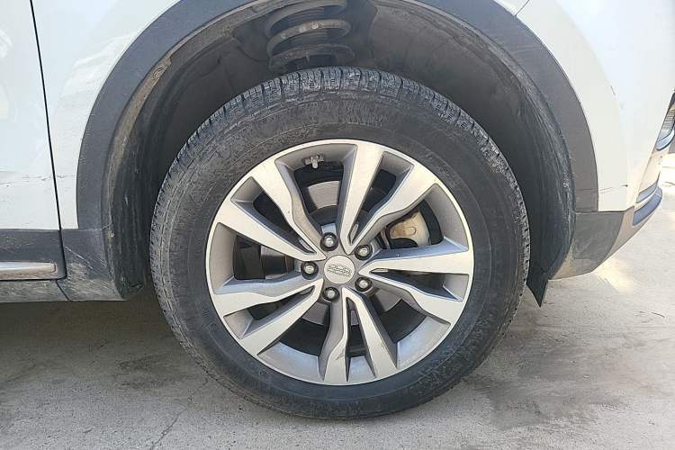 Used Geely Auto Emgrand X7 Sport 2016 1.8TD Automatic ZhiShang Model Right Front Wheel Hub