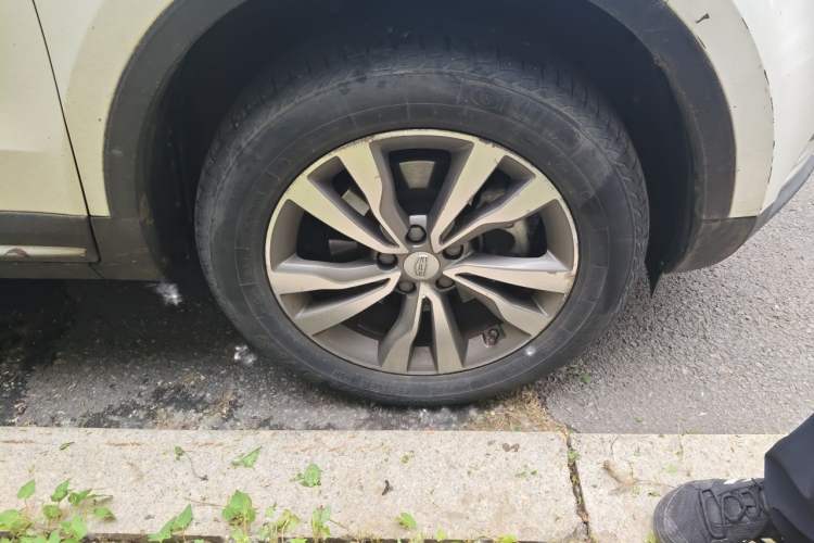 Used Geely Auto Emgrand X7 Sport 2016 1.8TD Automatic Smart Model Right Front Wheel Hub