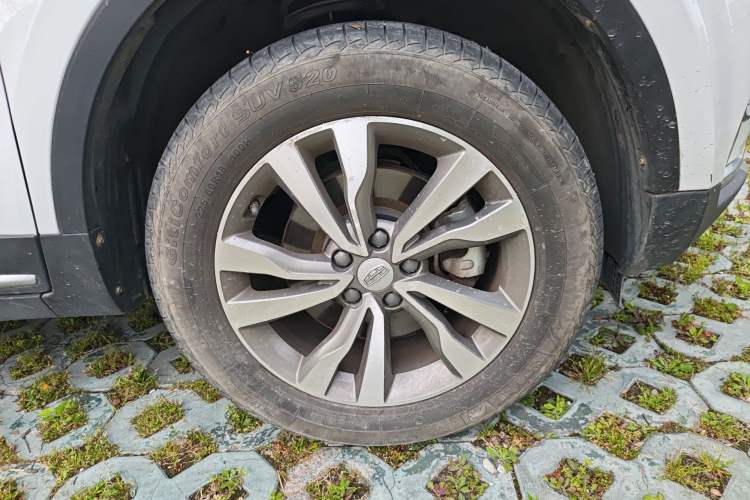 Used Geely Auto Emgrand X7 Sport 2016 1.8TD Automatic Smart Connectivity Version Right Front Wheel Hub
