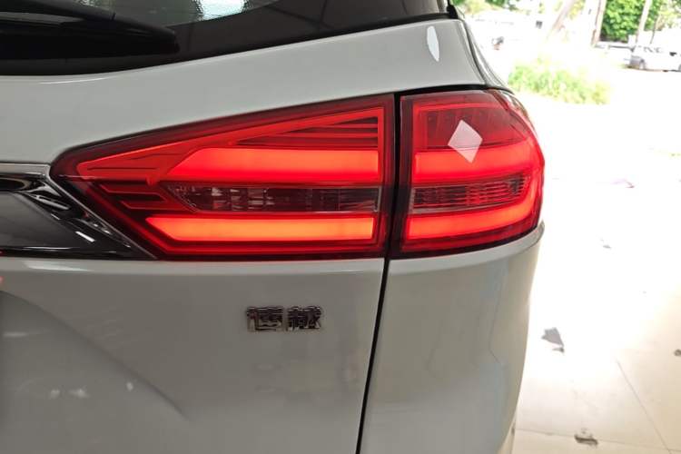 Used Geely Auto Emgrand X7 Sport 2016 1.8TD Automatic ZhiZun Version Right Rear Taillight