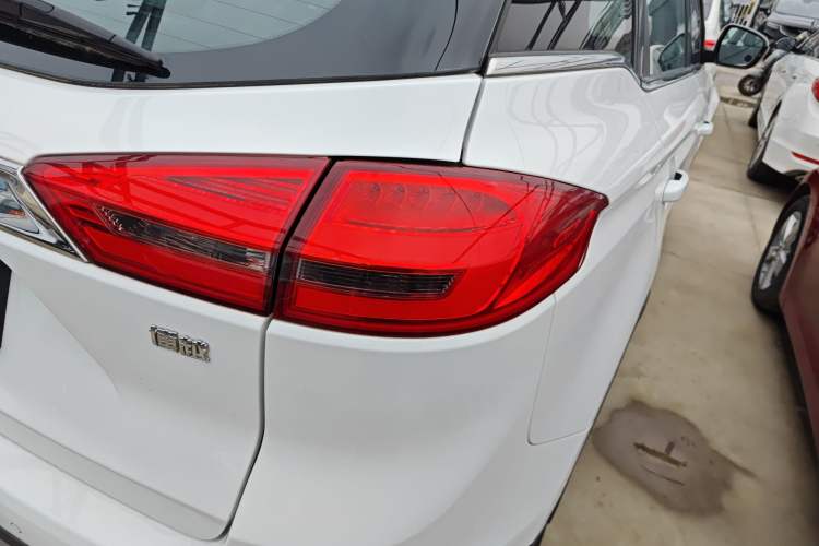 Used Geely Auto Emgrand X7 Sport 2016 1.8TD Automatic ZhiShang Model Right Rear Taillight