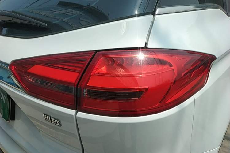 Used Geely Auto Emgrand X7 Sport 2016 1.8TD Automatic Smart Connectivity Version Right Rear Taillight