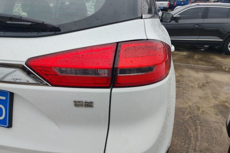 Used Geely Auto Emgrand X7 Sport 2016 1.8TD Automatic All-Wheel-Drive ZhiZun Edition Right Rear Taillight