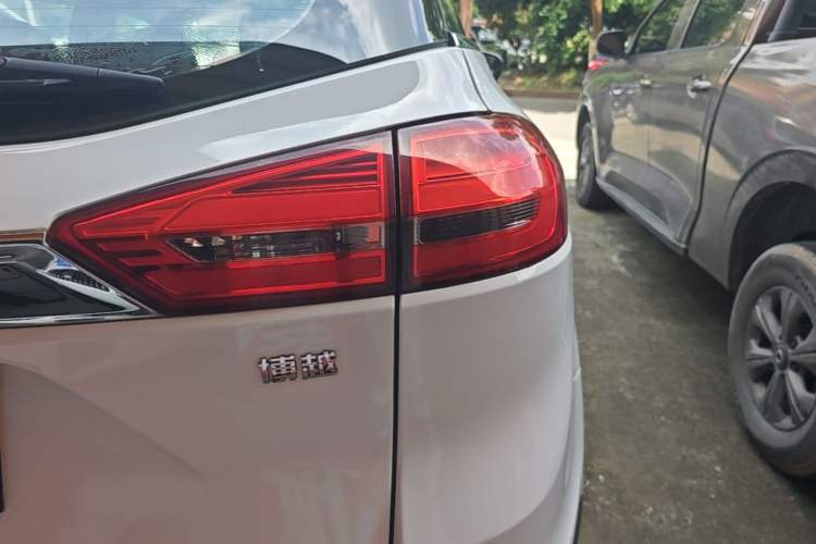 Used Geely Auto Emgrand X7 Sport 2016 1.8TD Automatic Smart Connectivity Version Right Rear Taillight