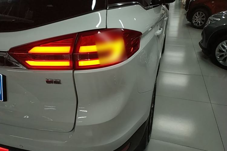 Used Geely Auto Emgrand X7 Sport 2016 1.8TD Automatic ZhiShang Model Right Rear Taillight