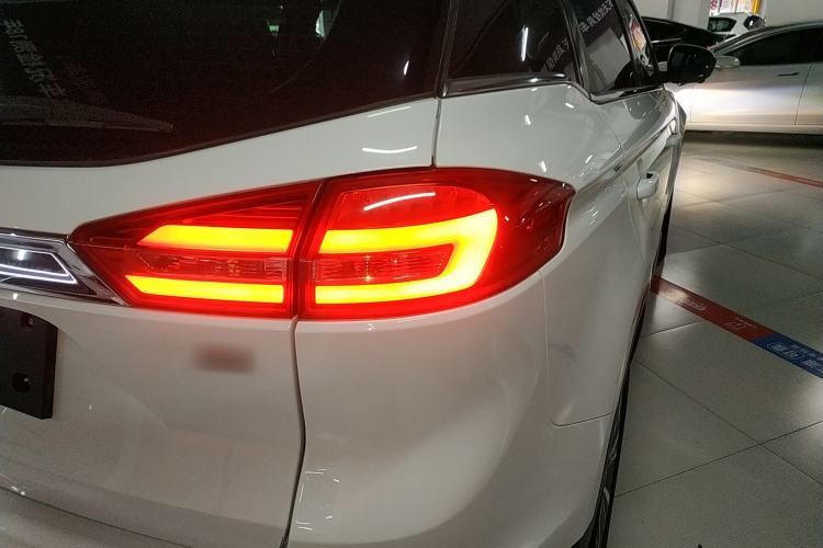 Used Geely Auto Emgrand X7 Sport 2016 1.8TD Automatic ZhiZun Version Right Rear Taillight