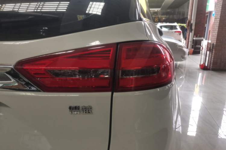 Used Geely Auto Emgrand X7 Sport 2016 2.0L Manual ZhiShang Version Right Rear Taillight