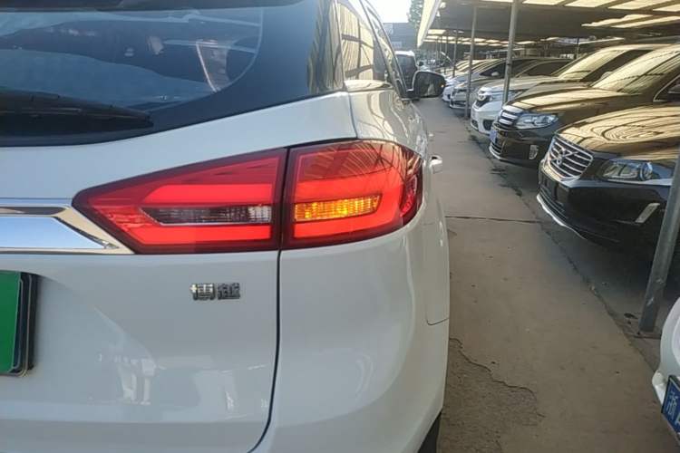 Used Geely Auto Emgrand X7 Sport 2016 1.8TD Automatic Smart Connectivity Version Right Rear Taillight