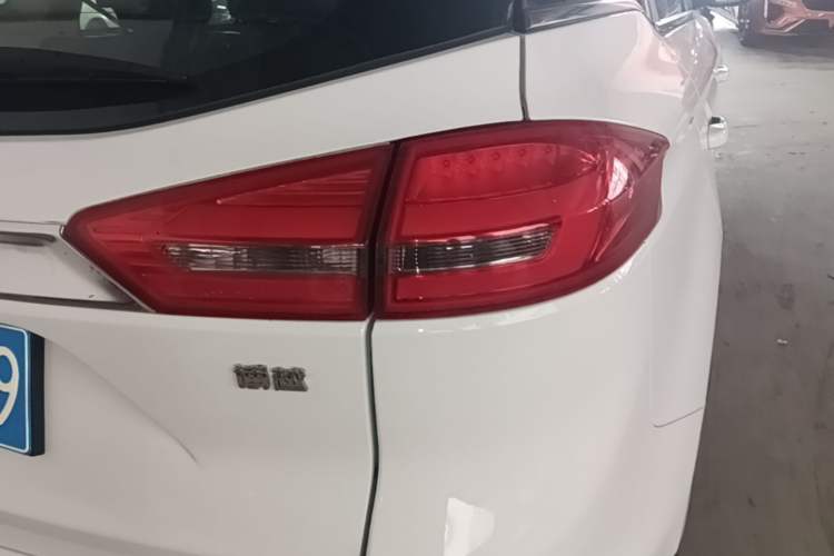 Used Geely Auto Emgrand X7 Sport 2016 1.8TD Automatic ZhiShang Model Right Rear Taillight