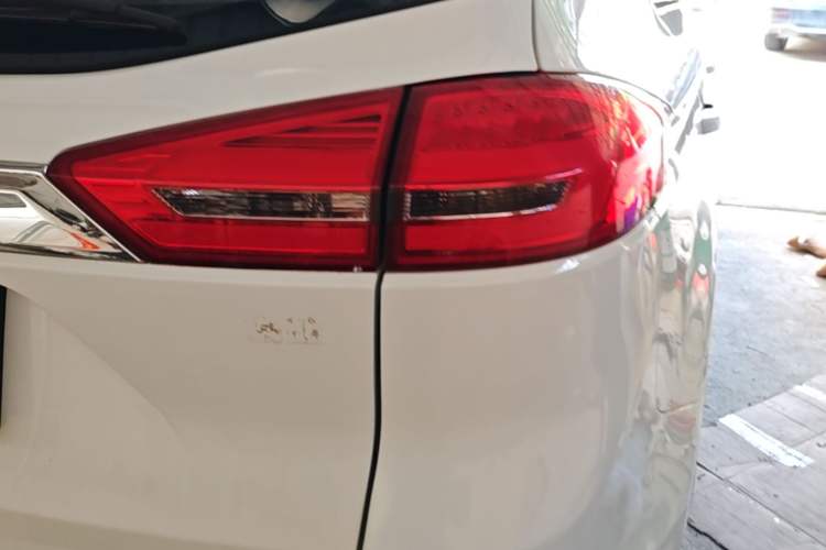 Used Geely Auto Emgrand X7 Sport 2016 2.0L Manual Smart Connect Version Right Rear Taillight
