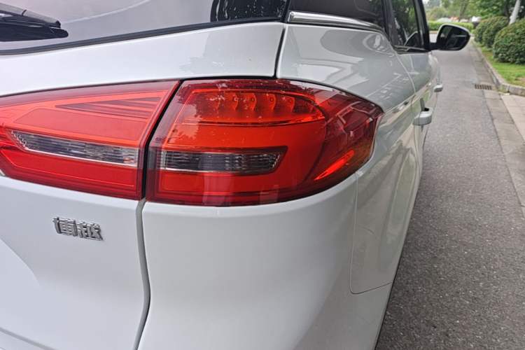 Used Geely Auto Emgrand X7 Sport 2016 1.8TD Automatic ZhiShang Model Right Rear Taillight
