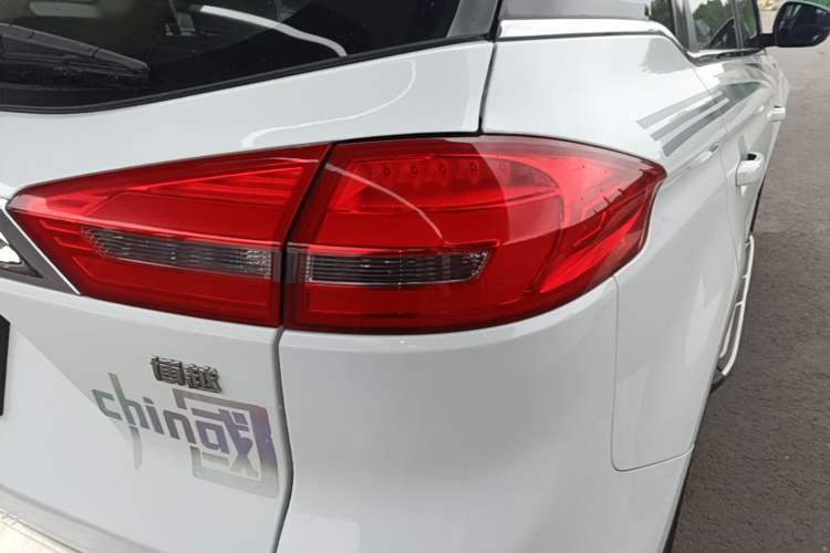 Used Geely Auto Emgrand X7 Sport 2016 2.0L Manual Smart Connect Version Right Rear Taillight