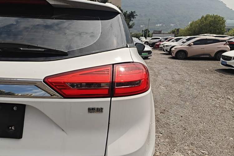 Used Geely Auto Emgrand X7 Sport 2016 2.0L Manual Smart Connect Version Right Rear Taillight