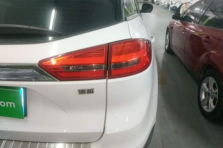 Used Geely Auto Emgrand X7 Sport 2016 1.8TD Automatic Smart Model Right Rear Taillight