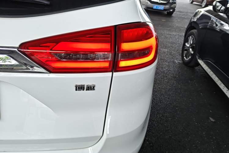 Used Geely Auto Emgrand X7 Sport 2016 1.8TD Automatic Smart Connectivity Version Right Rear Taillight