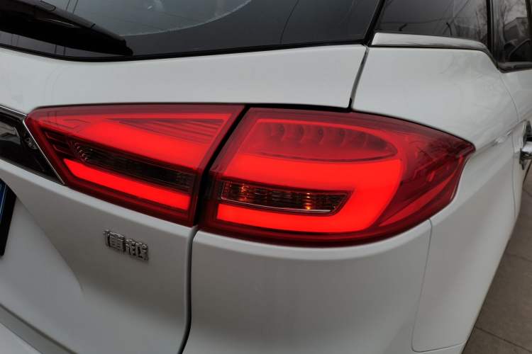 Used Geely Auto Emgrand X7 Sport 2016 1.8TD Automatic Smart Connectivity Version Right Rear Taillight