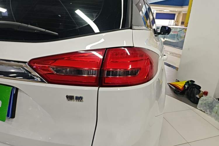 Used Geely Auto Emgrand X7 Sport 2016 1.8TD Automatic All-Wheel-Drive ZhiZun Edition Right Rear Taillight
