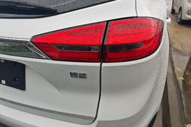 Used Geely Auto Emgrand X7 Sport 2016 1.8TD Automatic Smart Connectivity Version Right Rear Taillight