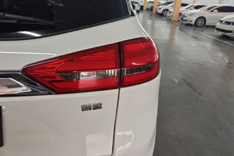 Used Geely Auto Emgrand X7 Sport 2016 1.8TD Automatic Smart Model Right Rear Taillight