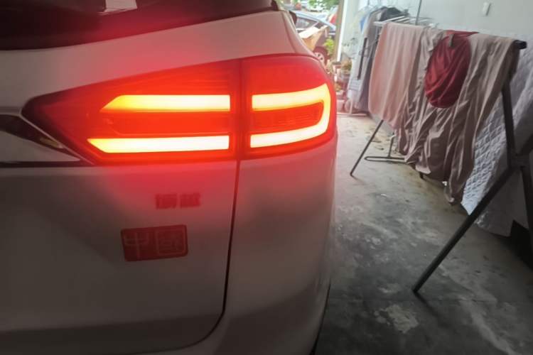 Used Geely Auto Emgrand X7 Sport 2016 2.0L Manual ZhiShang Version Right Rear Taillight