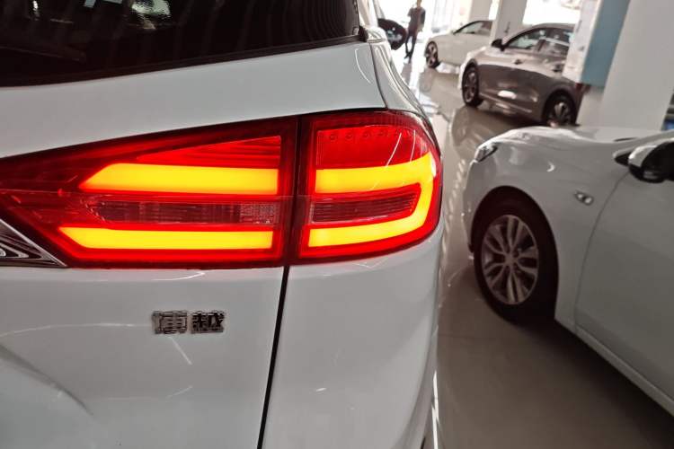 Used Geely Auto Emgrand X7 Sport 2016 1.8TD Automatic ZhiZun Version Right Rear Taillight