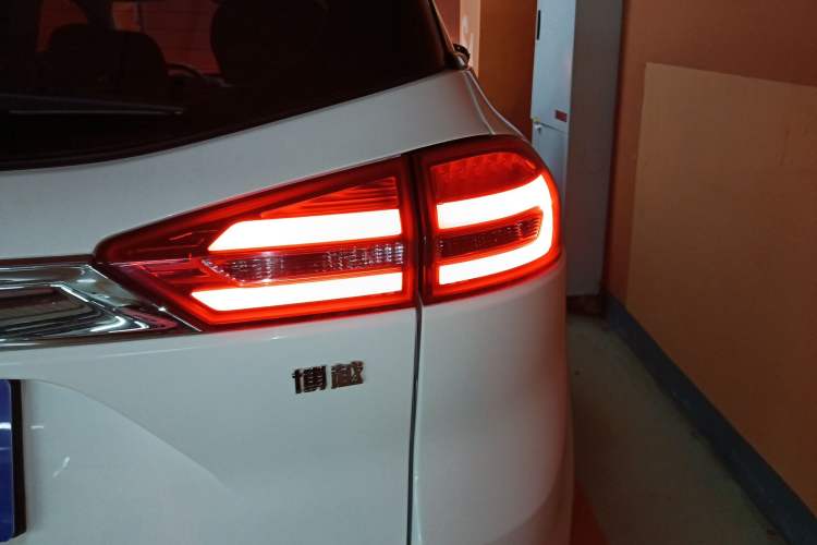 Used Geely Auto Emgrand X7 Sport 2016 1.8TD Automatic Smart Connectivity Version Right Rear Taillight