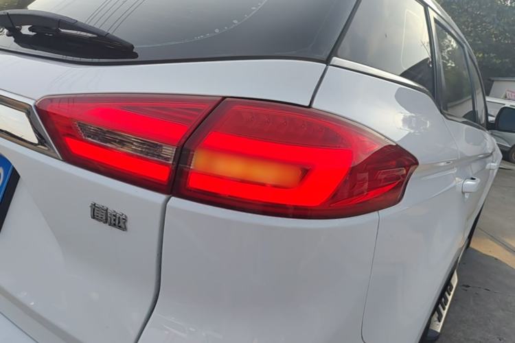 Used Geely Auto Emgrand X7 Sport 2016 1.8TD Automatic Smart Model Right Rear Taillight