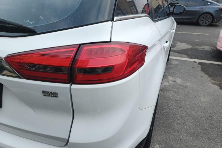 Used Geely Auto Emgrand X7 Sport 2016 1.8TD Automatic ZhiShang Model Right Rear Taillight