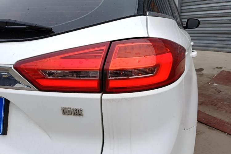 Used Geely Auto Emgrand X7 Sport 2016 2.0L Manual Smart Connect Version Right Rear Taillight