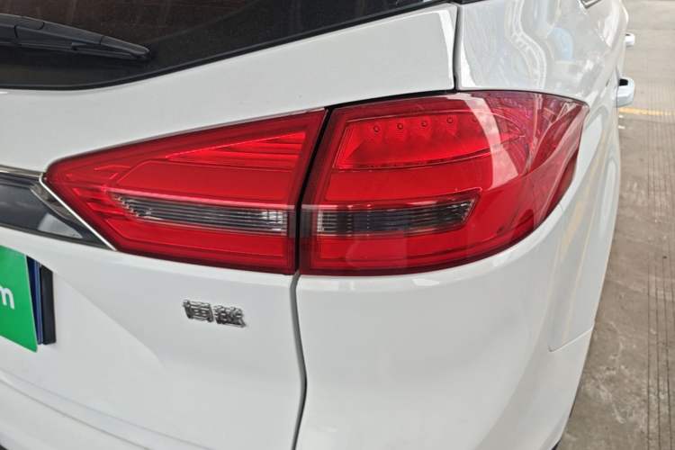 Used Geely Auto Emgrand X7 Sport 2016 1.8TD Automatic Smart Model Right Rear Taillight