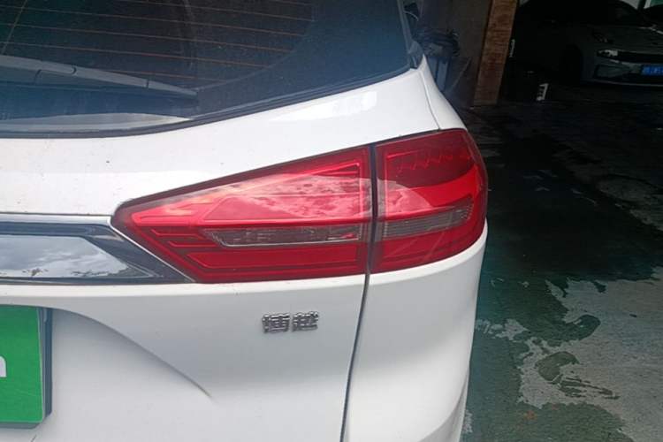 Used Geely Auto Emgrand X7 Sport 2016 2.0L Manual ZhiShang Version Right Rear Taillight