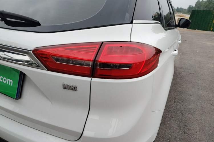 Used Geely Auto Emgrand X7 Sport 2016 1.8TD Automatic ZhiZun Version Right Rear Taillight