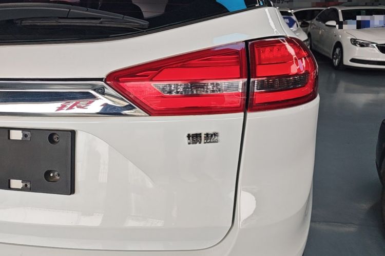 Used Geely Auto Emgrand X7 Sport 2016 1.8TD Automatic Smart Model Right Rear Taillight