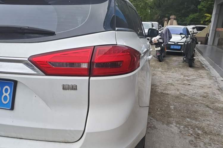 Used Geely Auto Emgrand X7 Sport 2016 1.8TD Automatic ZhiShang Model Right Rear Taillight