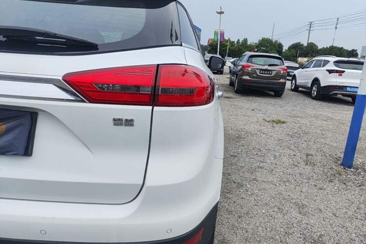 Used Geely Auto Emgrand X7 Sport 2016 2.0L Manual ZhiShang Version Right Rear Taillight