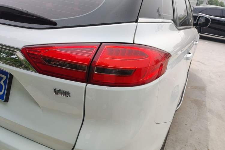 Used Geely Auto Emgrand X7 Sport 2016 1.8TD Automatic Smart Model Right Rear Taillight